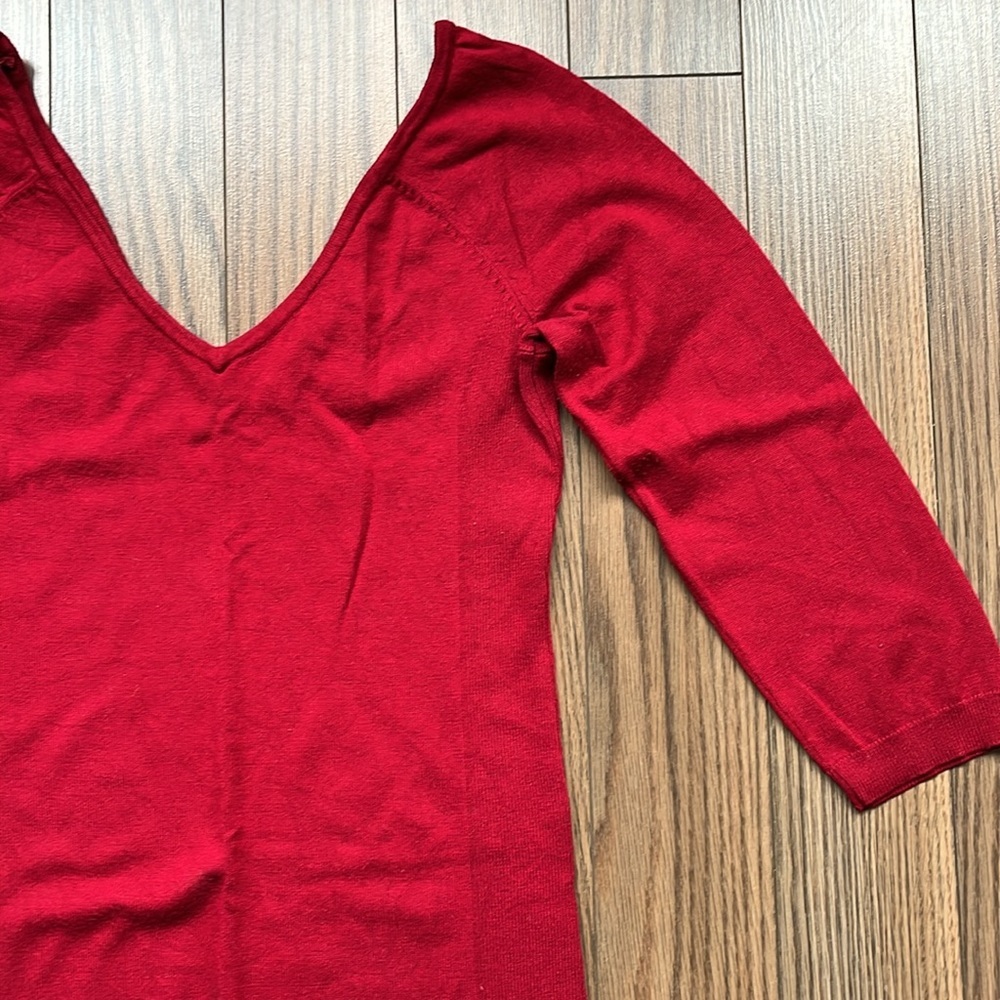 Guess v-neck 3/4 sleeve sweater size medium - Picture 4 of 6